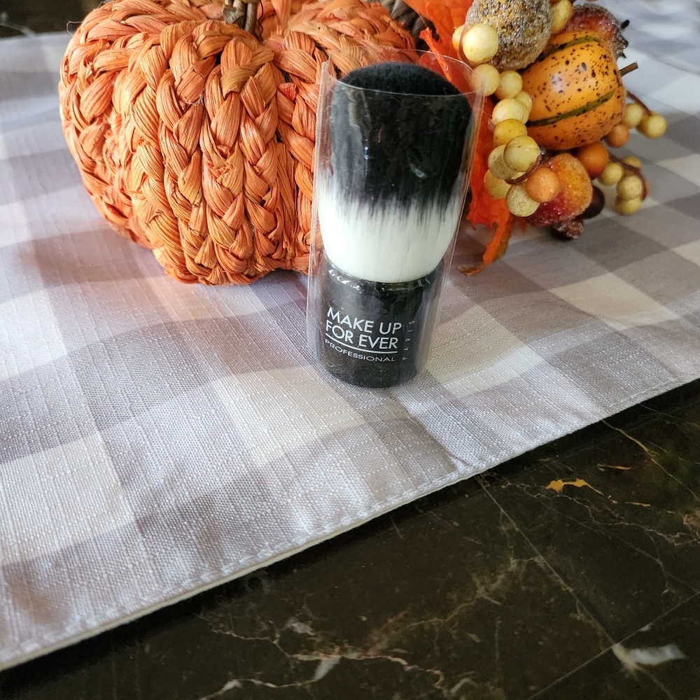 Makeup Forever Kabuki Full Size Brush - Picture 4 of 6